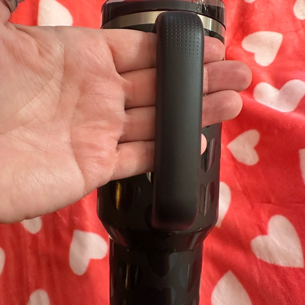 🖤Stanley Black and Red Travel Mug with Heart Design❤️ - Picture 11 of 12